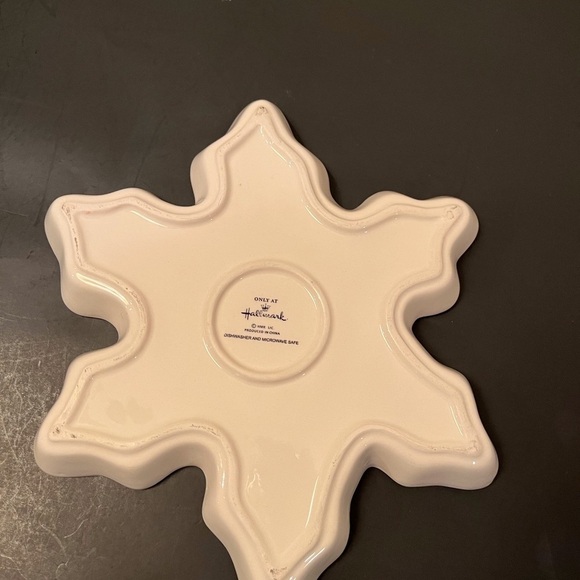 Ceramic Snowflake Dish by Hallmark - Picture 4 of 5